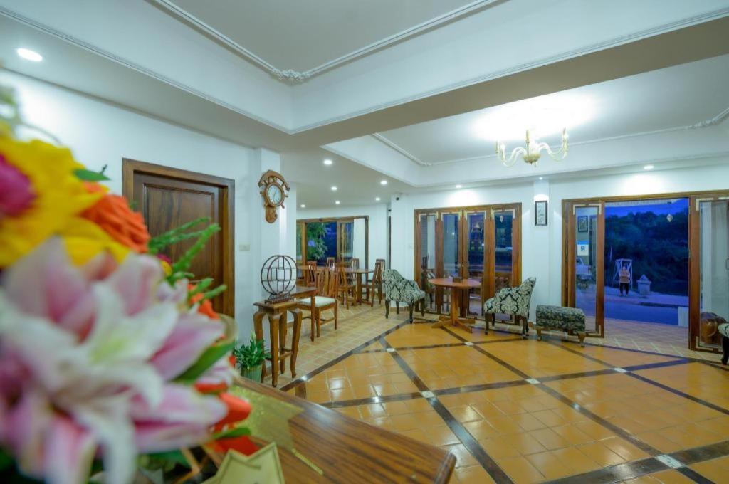 Hotel Villa Deux Rivieres Luang Prabang Bagian luar foto